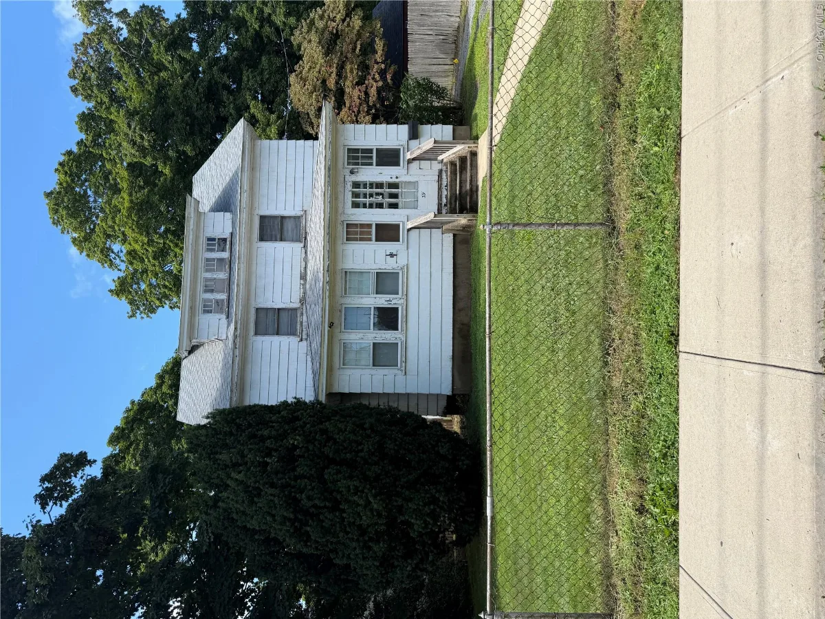 39 Broadway, Greenlawn, NY 11740