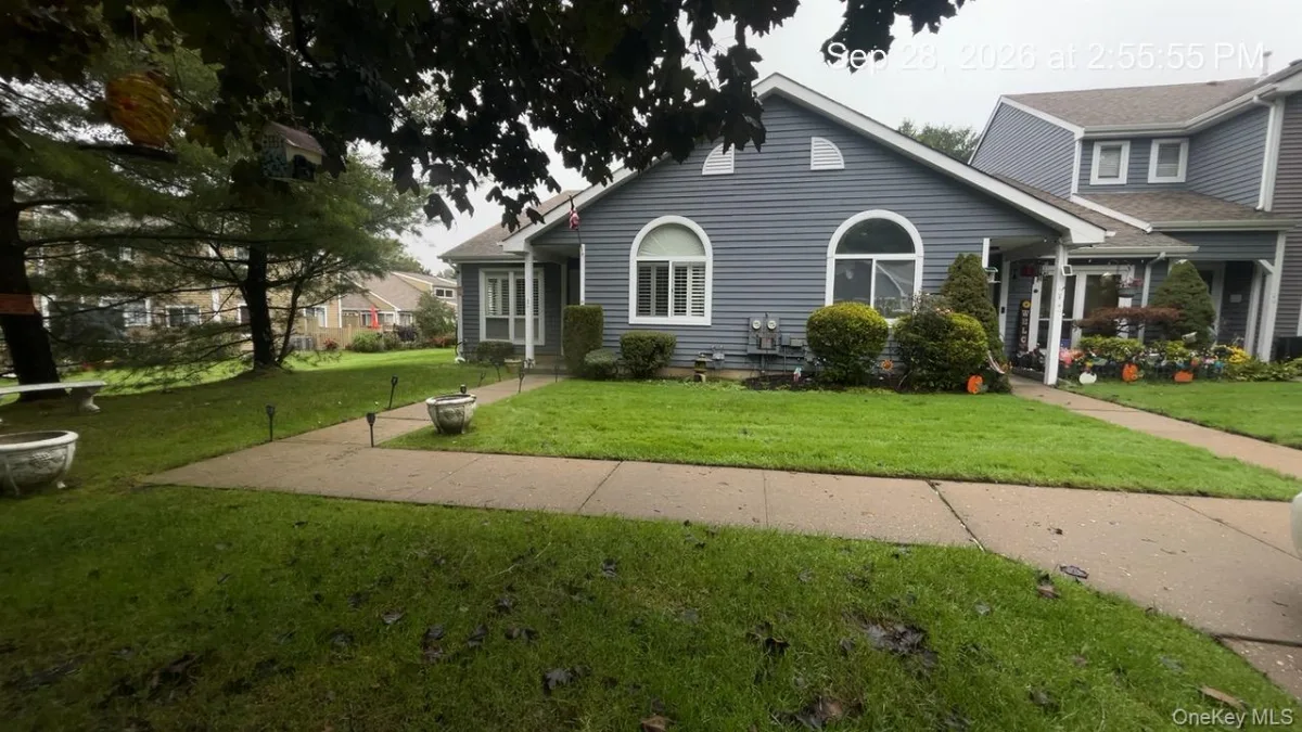 11 Eric Drive, Middle Island NY -- Birchwood at Spring Lake Condo for sale