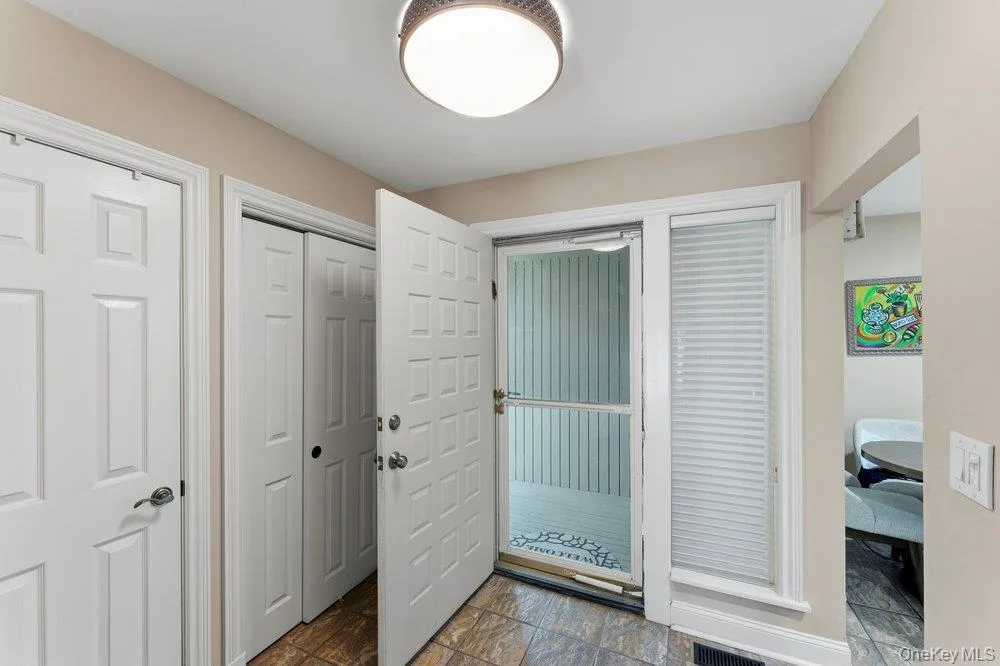 76 Estate Drive, Jericho NY -- The Hamlet Condo for sale