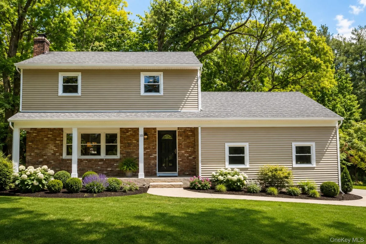 10 Tudor Drive, Stony Brook, NY 11790