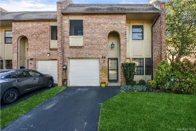 148 Southgate Circle, Massapequa Park
