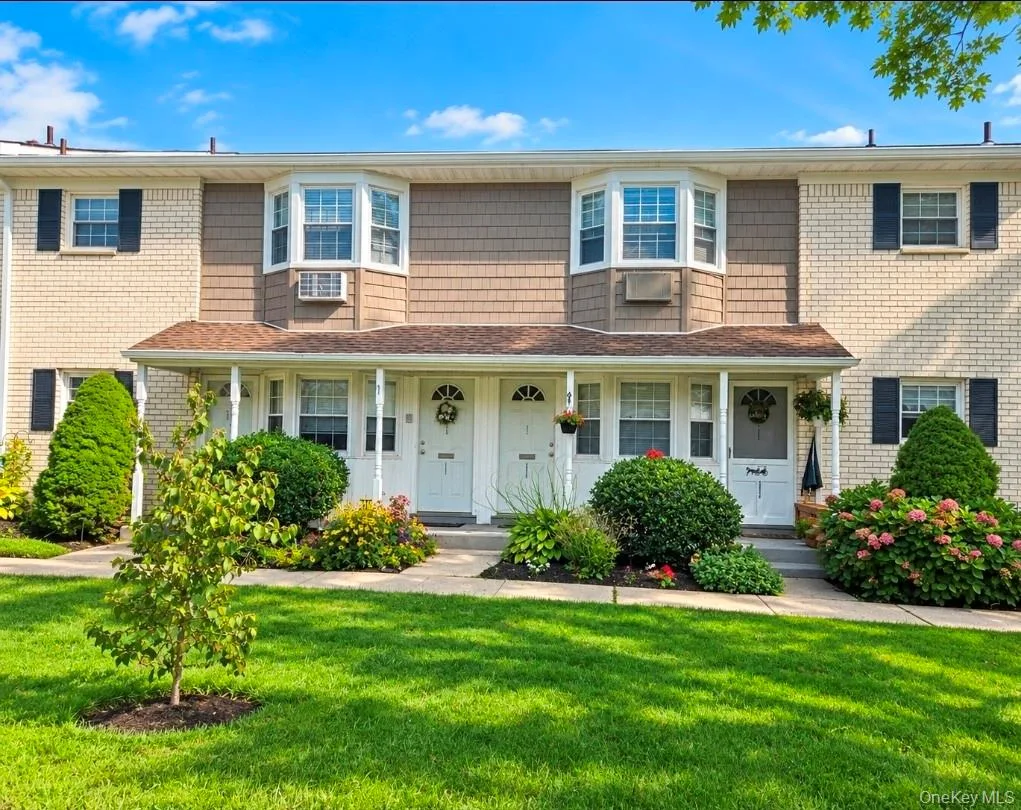 3909 Wilshire Lane #3909, Oakdale NY -- Birchwood on the Green Coop for sale