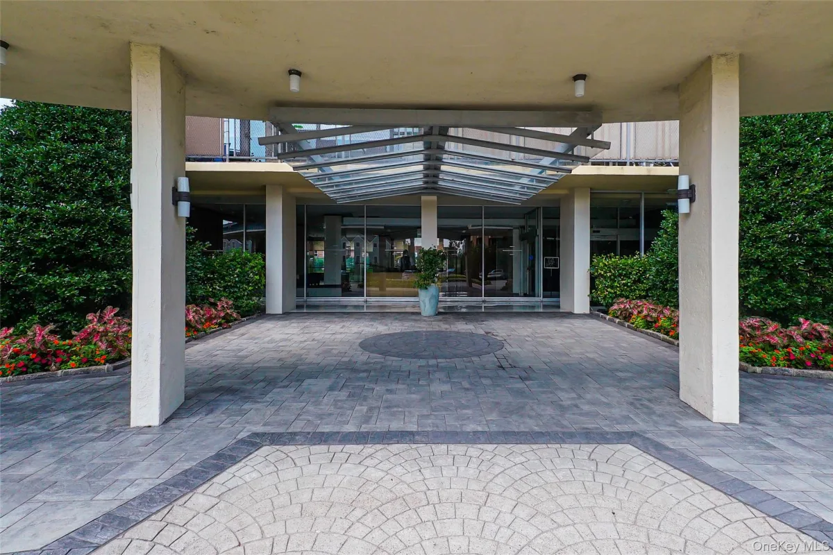 166-25 Powells Cove Boulevard #6M, Beechhurst NY -- Le Havre on the Water Coop for sale