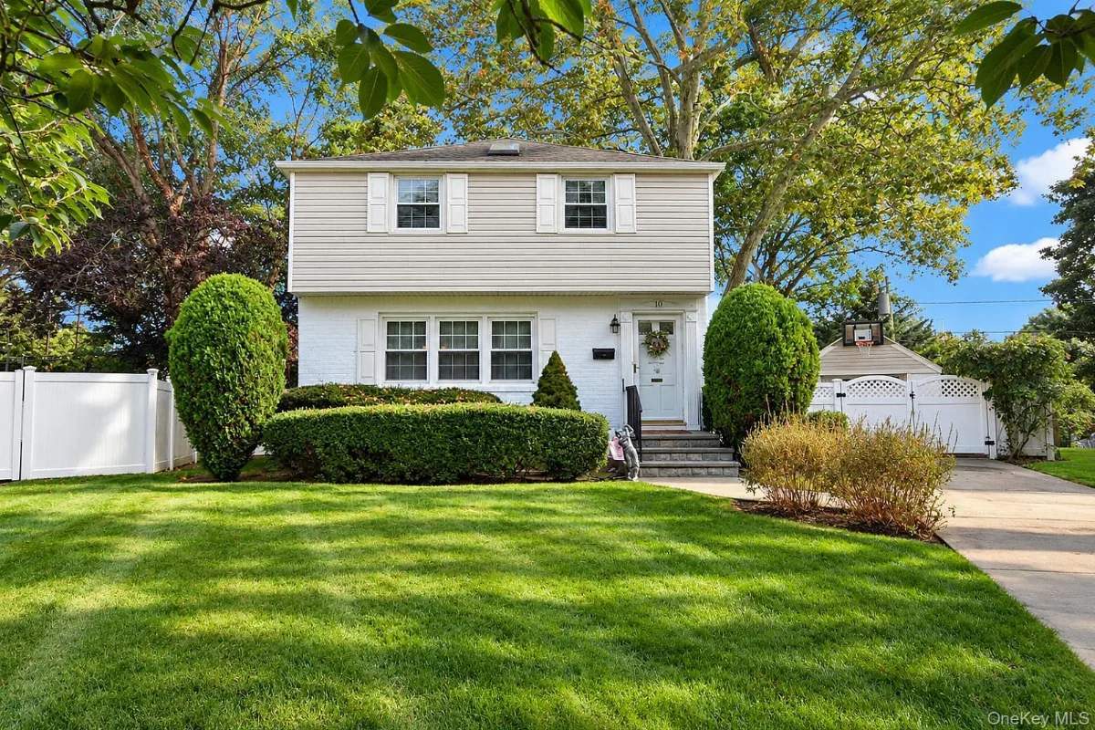 10 Alton Court, Merrick, NY 11566
