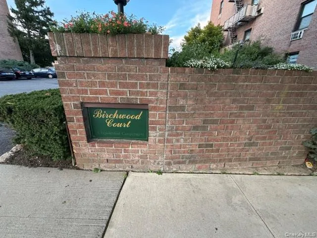 3 Birchwood Court #1A, Mineola NY -- Birchwood Court Coop for sale