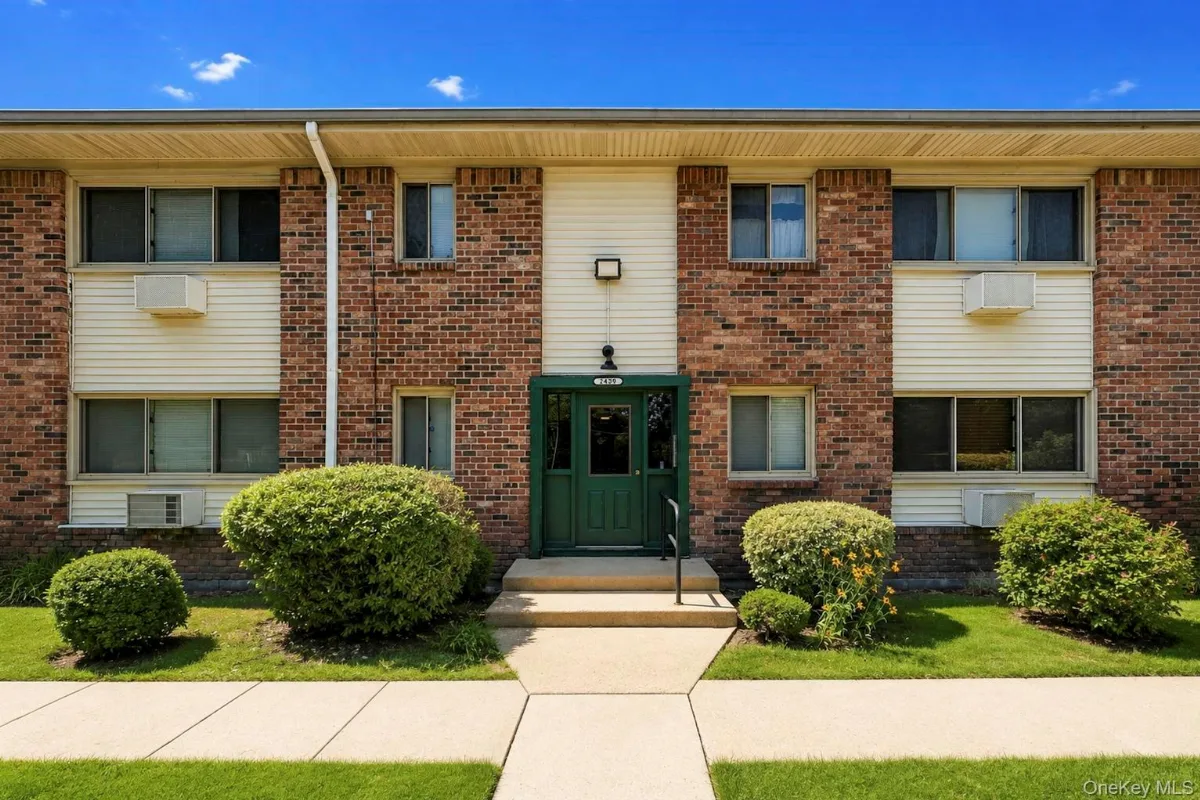 2439 Union Boulevard #3A, Islip NY -- Forest Green Coop for sale