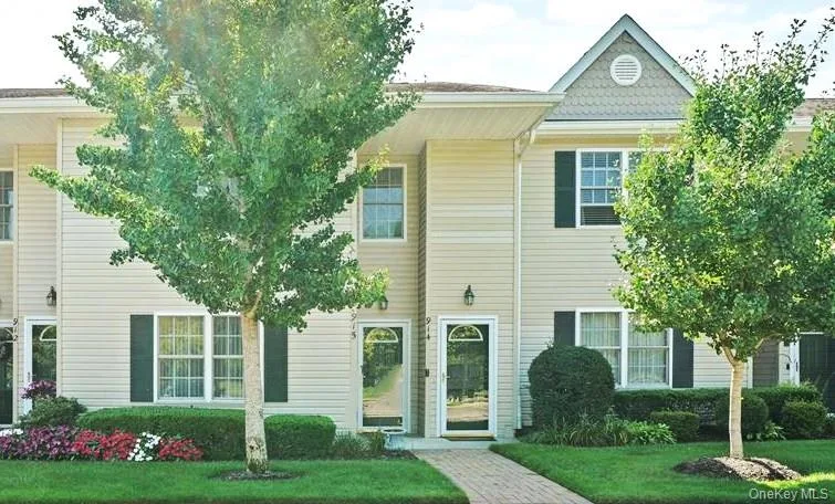 915 Altessa Boulevard, Melville NY -- The Greens at Half Hollow Condo for sale