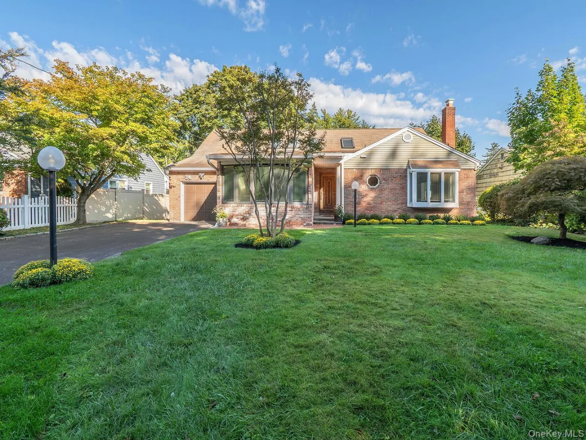 24 Downing Avenue, Sea Cliff, NY 11579