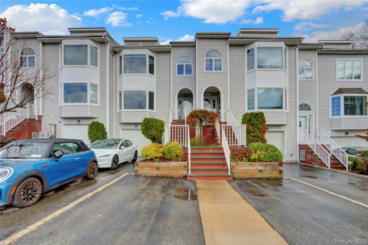 241-70 Oak Park Drive #84B, Douglaston NY -- Oak Park at Douglaston Condo for sale