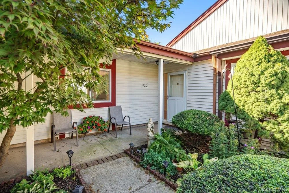 1406 Gotham Court, Saint James NY -- Fairfield at St James Condo for sale