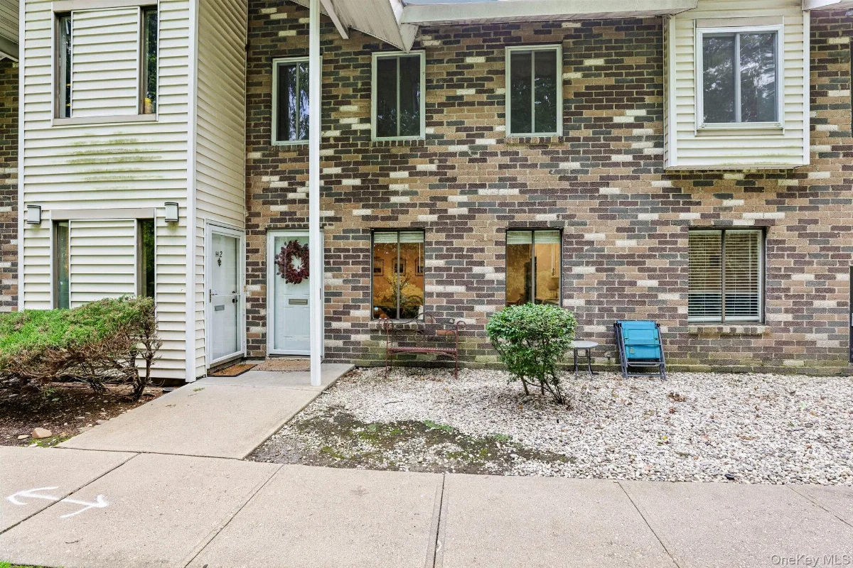 1 Houston Court #H1, Coram NY -- North Isle Village Coop for sale