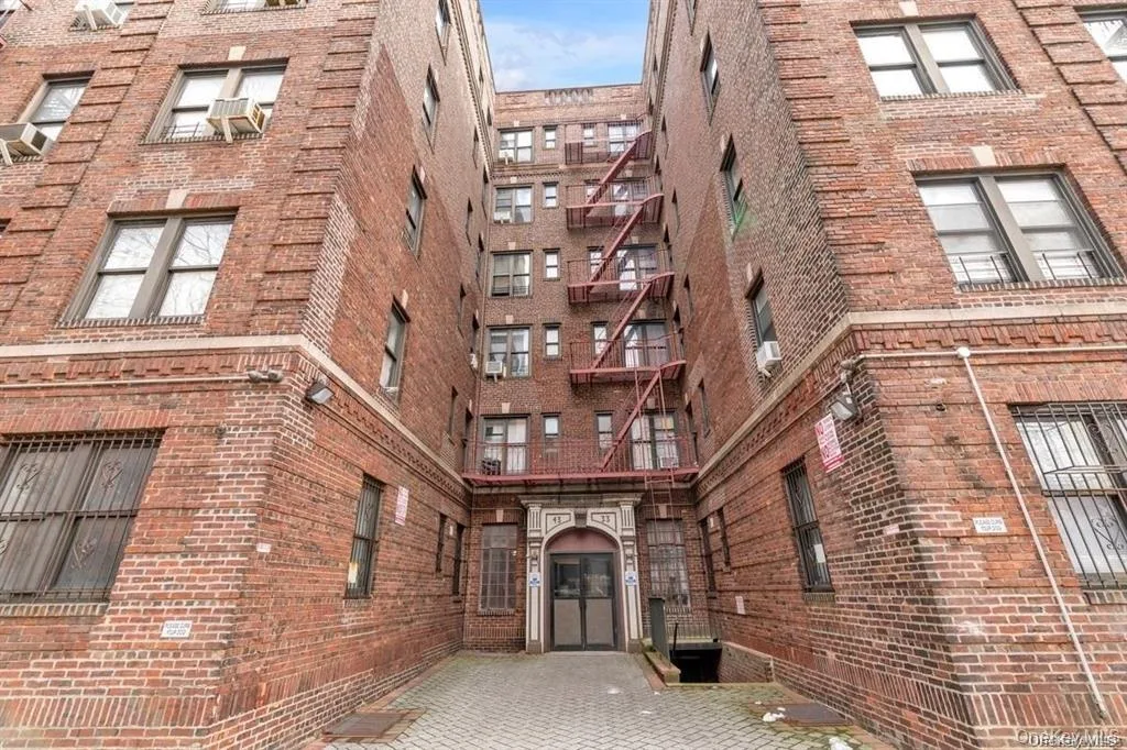 4333 48th Street #3C, Sunnyside, NY 11104