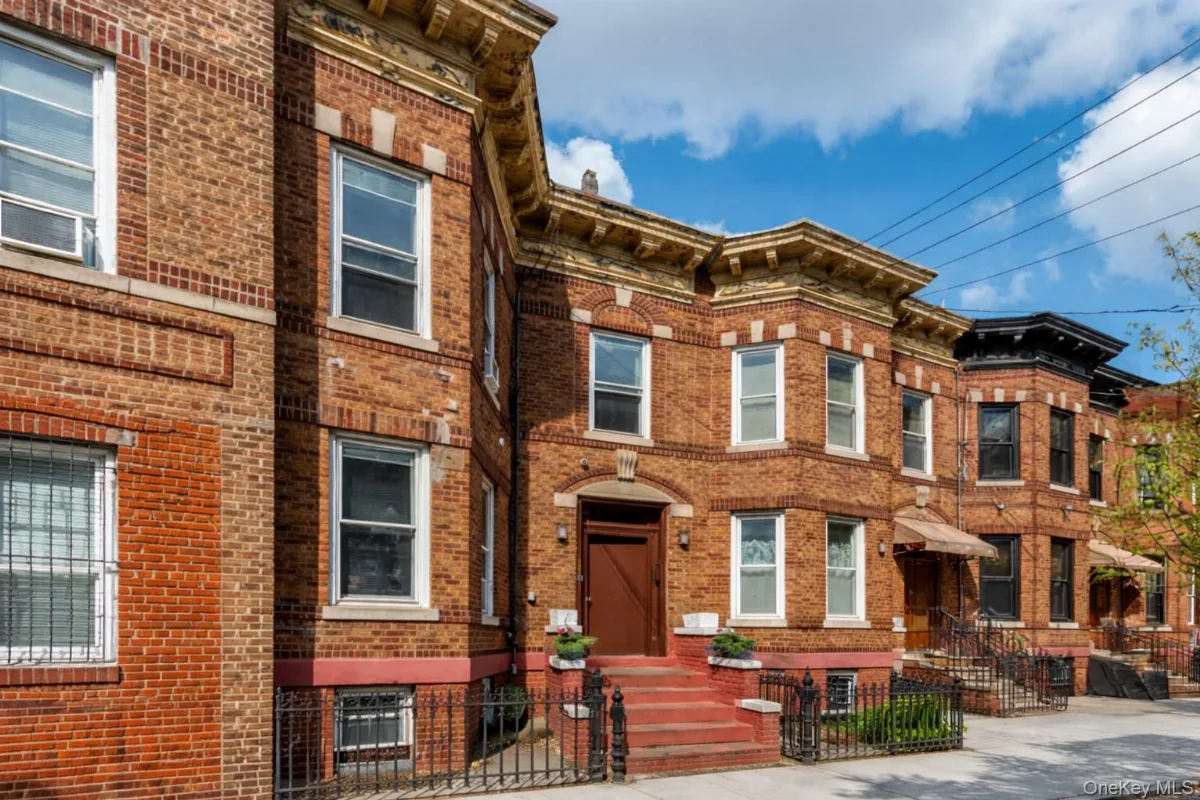 7520 64th Place, Glendale, NY 11385