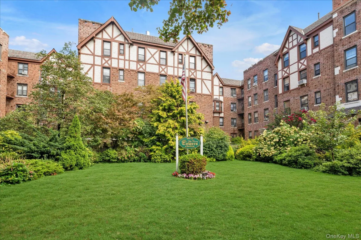 160-15 Powells  Cove Boulevard #D203, Beechhurst, NY 11357