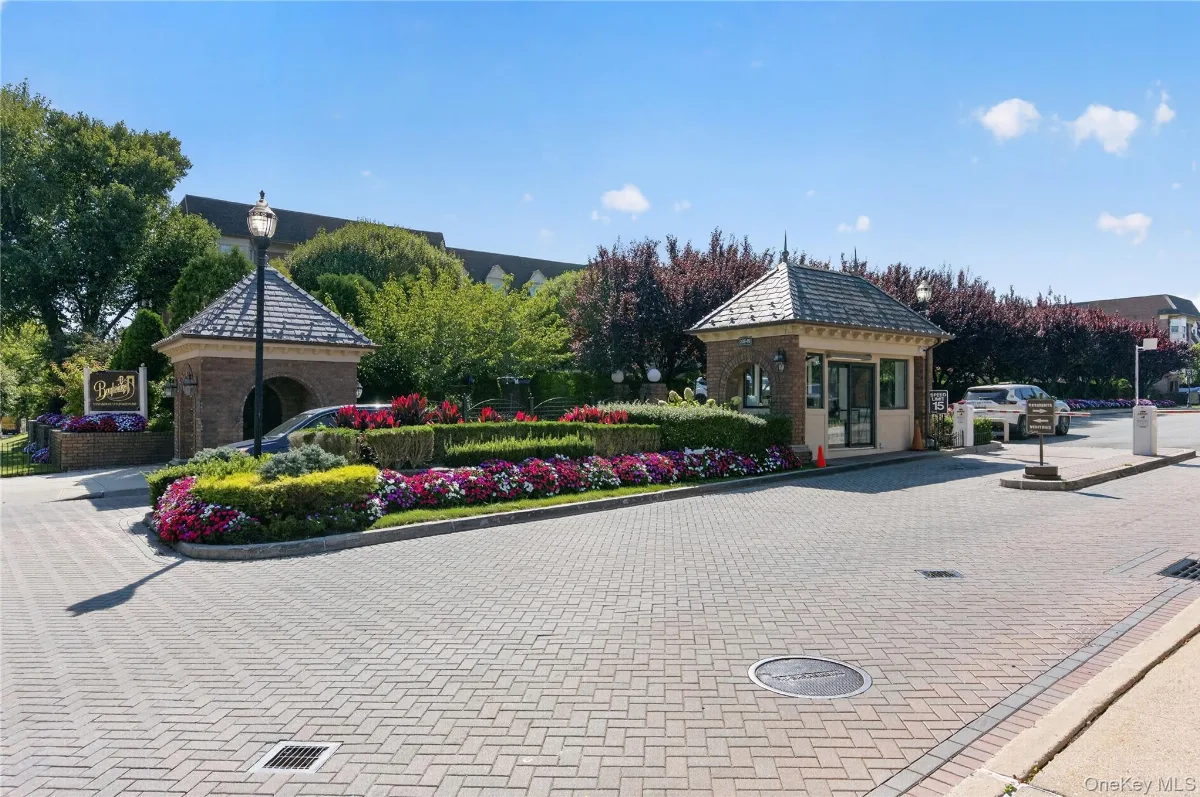 20550 Brian Crescent #1076, Bayside NY -- Baybridge Condo for sale