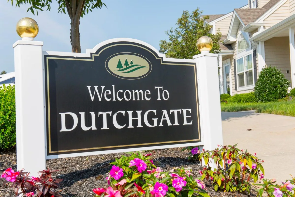 101 Willow Lane, Valley Stream NY -- Dutchgate Condo for sale