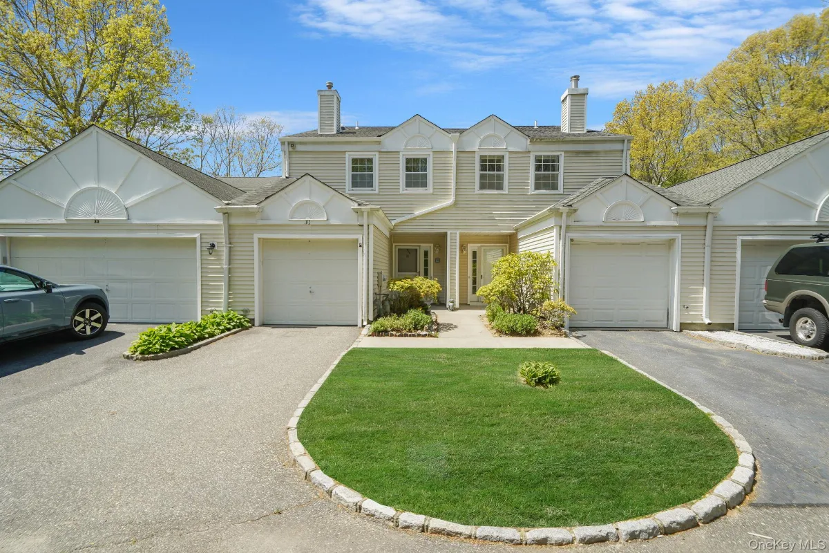 31 Quail Court, Manorville NY -- Silver Ponds Condo for sale