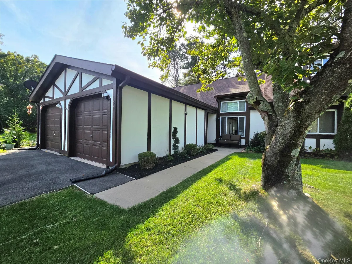 133 Fieldstone Court, Middle Island NY -- Condo for sale