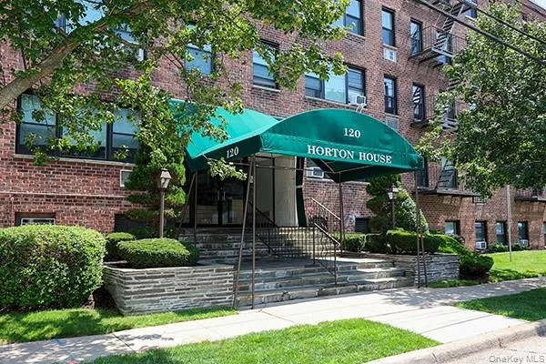 120 Horton Highway #c2, Mineola, NY 11501