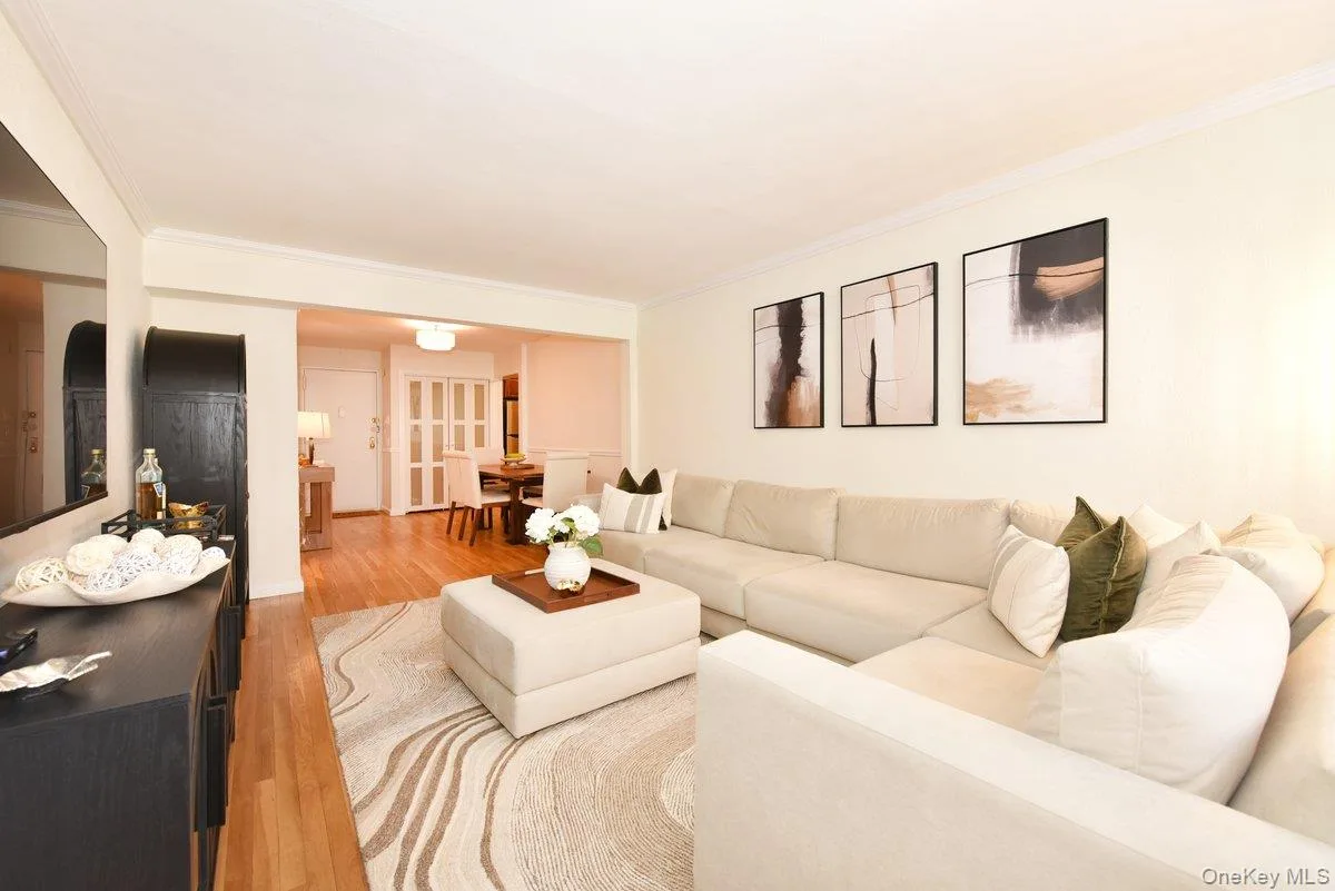 1 Birchwood Court #2O, Mineola NY -- Birchwood Court Coop for sale