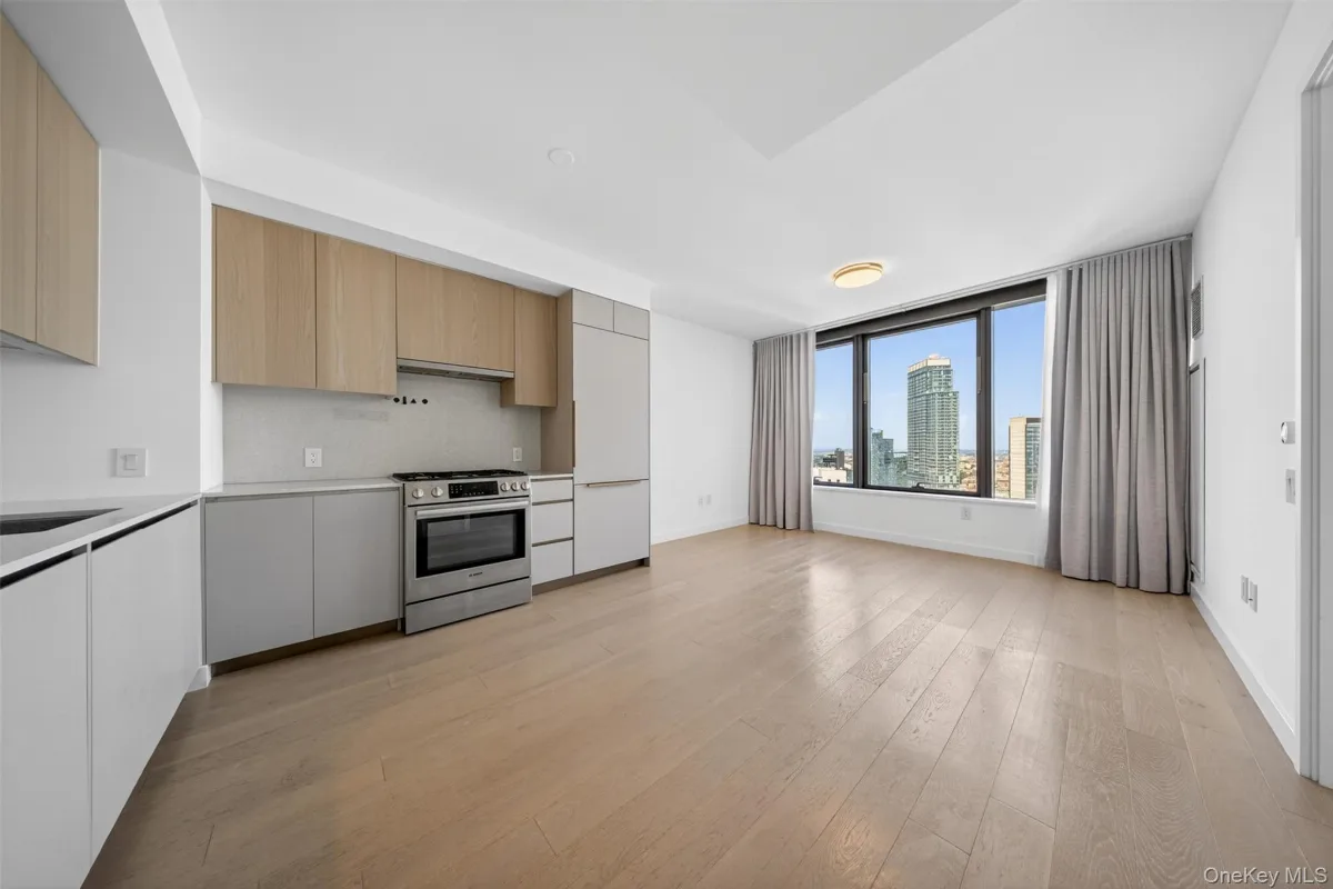 3 Court Square #5005, Long Island City, NY 11101