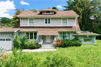 51 Bayview Avenue, Great Neck