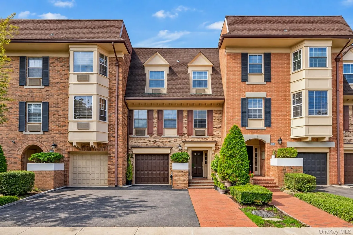12-32 Diane Place #204L, Bayside NY -- Baybridge Condo for sale