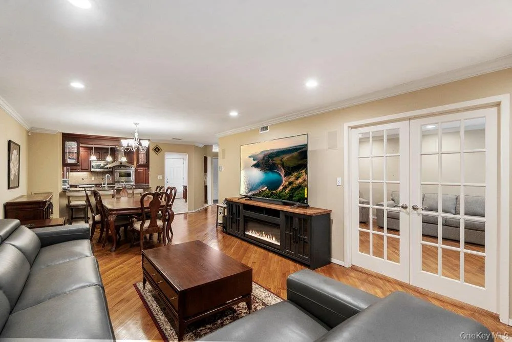 109 Foxwood Drive, Jericho NY -- The Hamlet Condo for sale