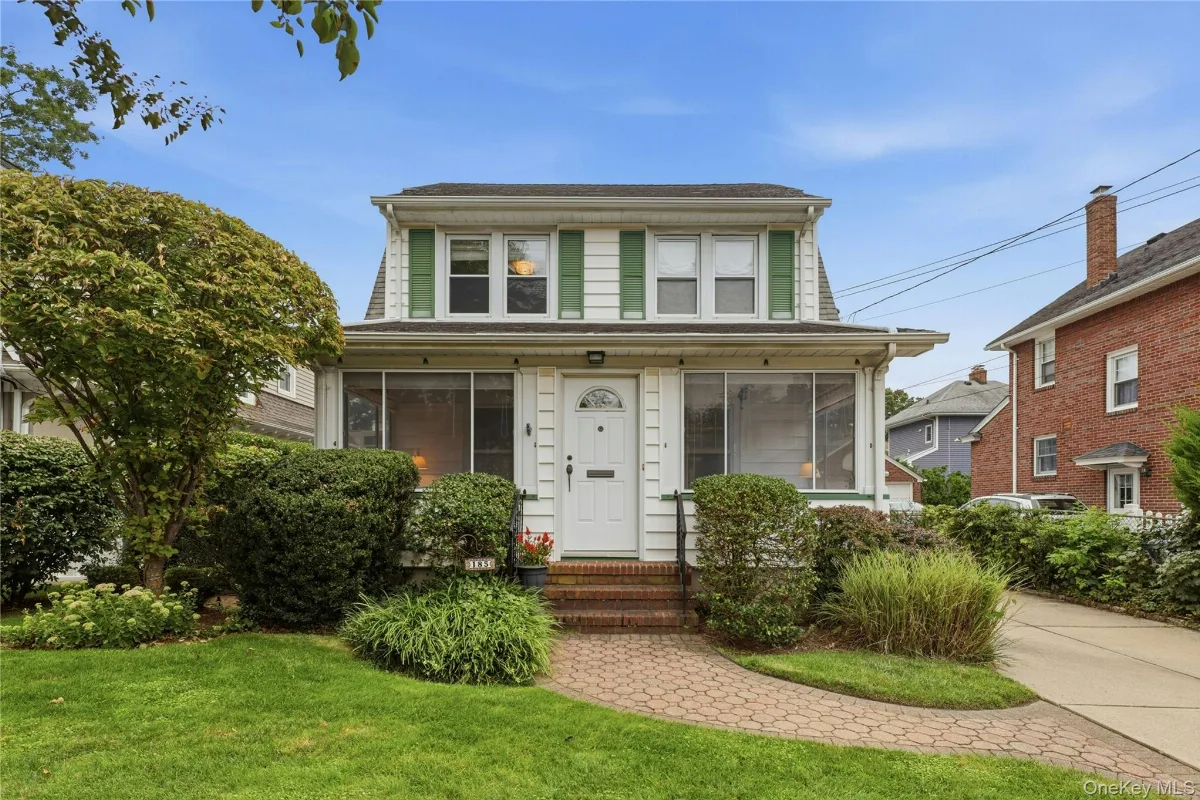185 Crocus Avenue, Floral Park, NY 11001