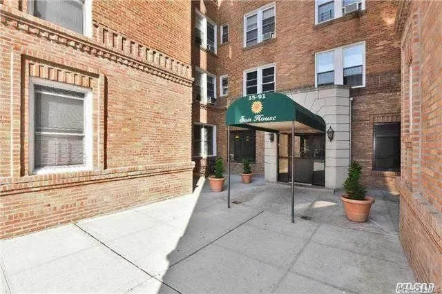 3591 161st Street #3B, Flushing, NY 11358