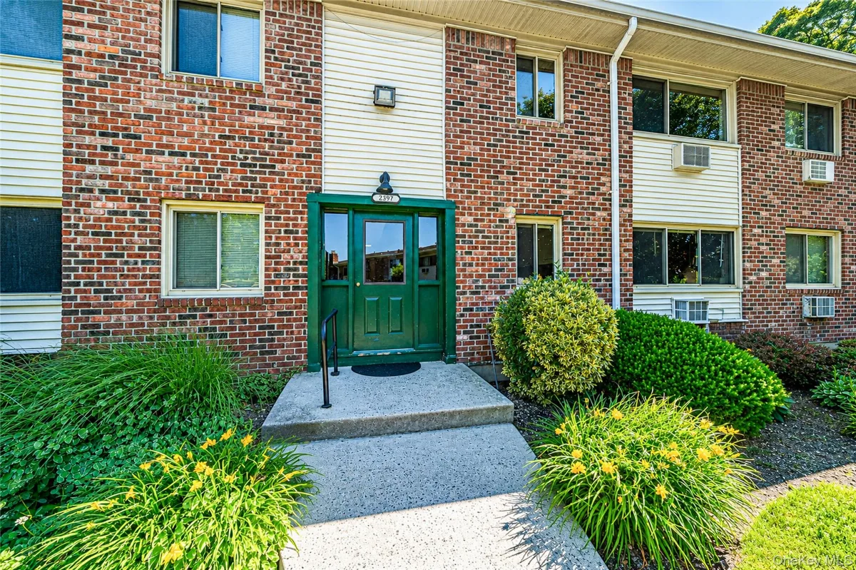 2397 union blvd #8a, Islip NY -- Forest Green Coop for sale