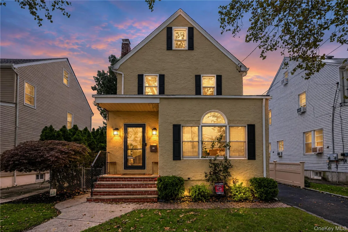 10 York Place, Williston Park, NY 11596