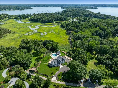 220 Beach Road, Centre Island