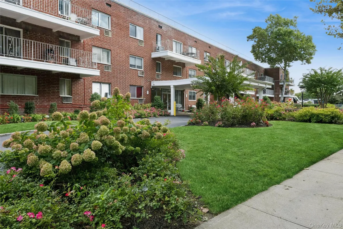 320 East Shore Road #30B, Great Neck NY -- Kings Point House Coop for sale