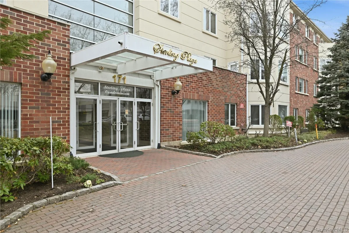 171 Great Neck Road #3H, Great Neck NY -- The Rose at Great Neck Condo for sale
