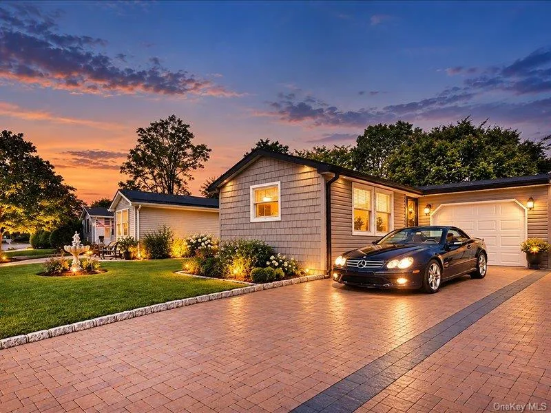 10 Greenwood Boulevard, Manorville NY -- Greenwood Village Condo for sale