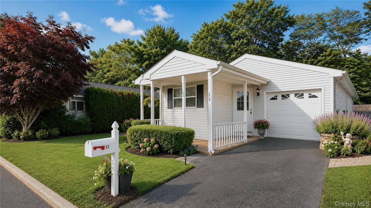 53 Village Circle #E053, Manorville NY -- Greenwood Village Condo for sale