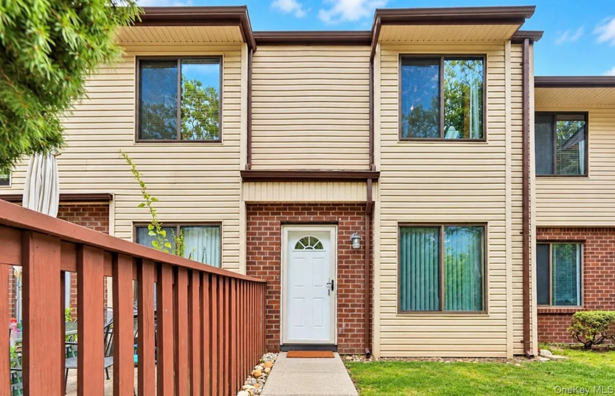 139 Birchwood Road, Coram NY -- Bretton Woods Condo for sale