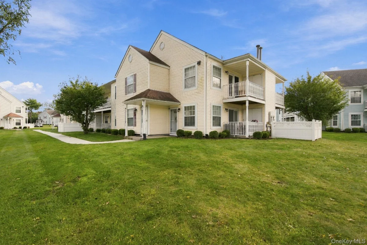 100 Fairview Circle, Middle Island NY -- Artist Lake Condo for sale