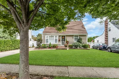 996 Merillon Avenue, Westbury