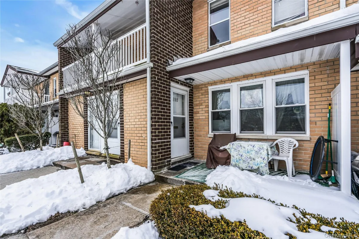 280 Artist Lake Drive, Middle Island NY -- Artist Lake Condo for sale