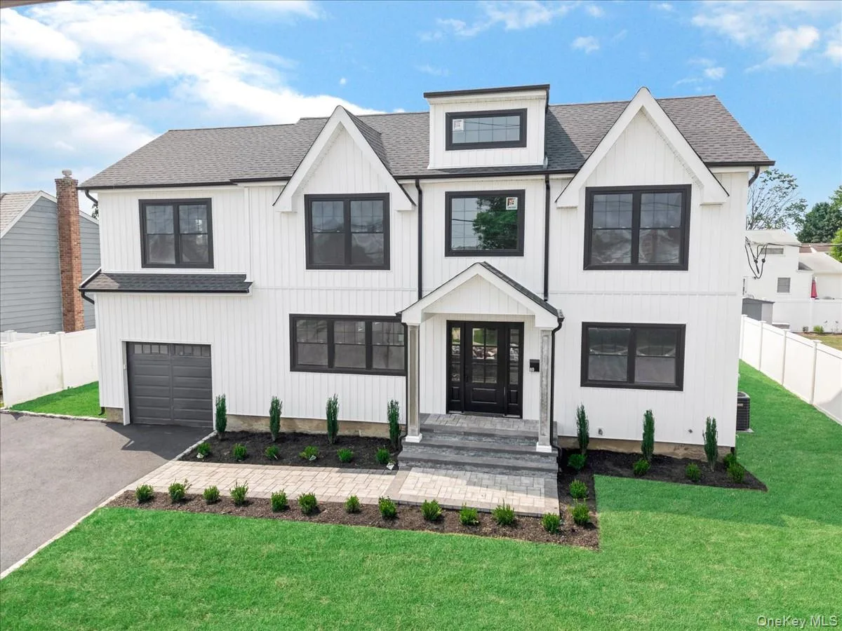 60 Westwood Road S, Massapequa Park, NY 11762