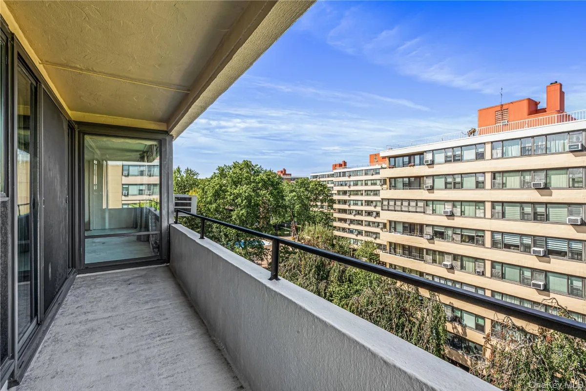 162-40 9th Avenue #8D, Beechhurst NY -- Le Havre on the Water Coop for sale