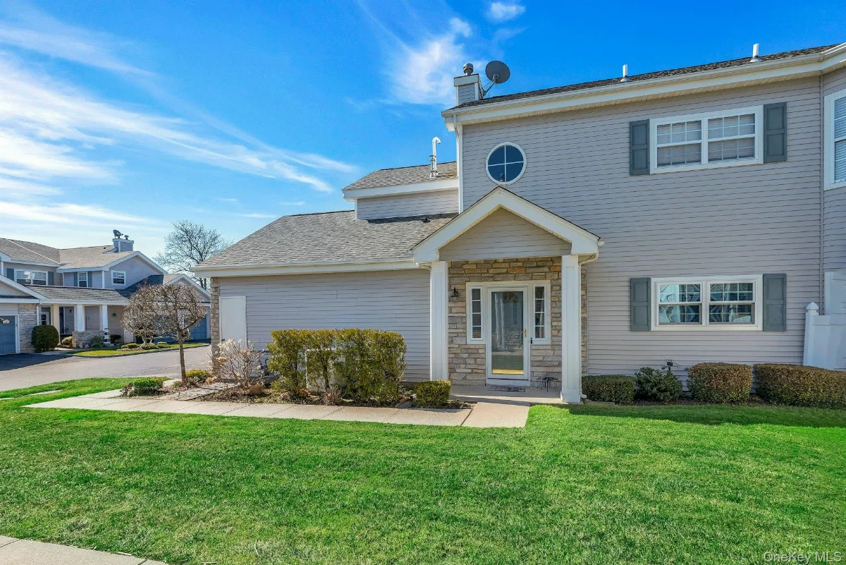 548 Highland Court, Moriches NY -- The Waterways Condo for sale