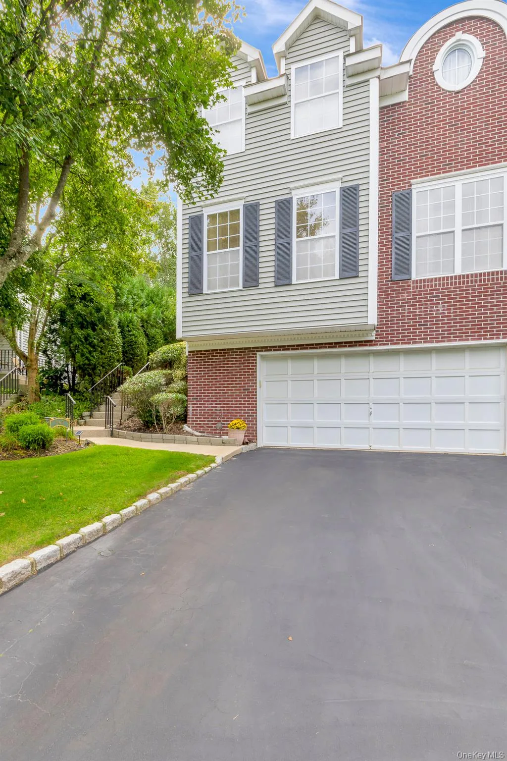 143 Paddington Circle, Smithtown NY -- Windcrest Condo for sale