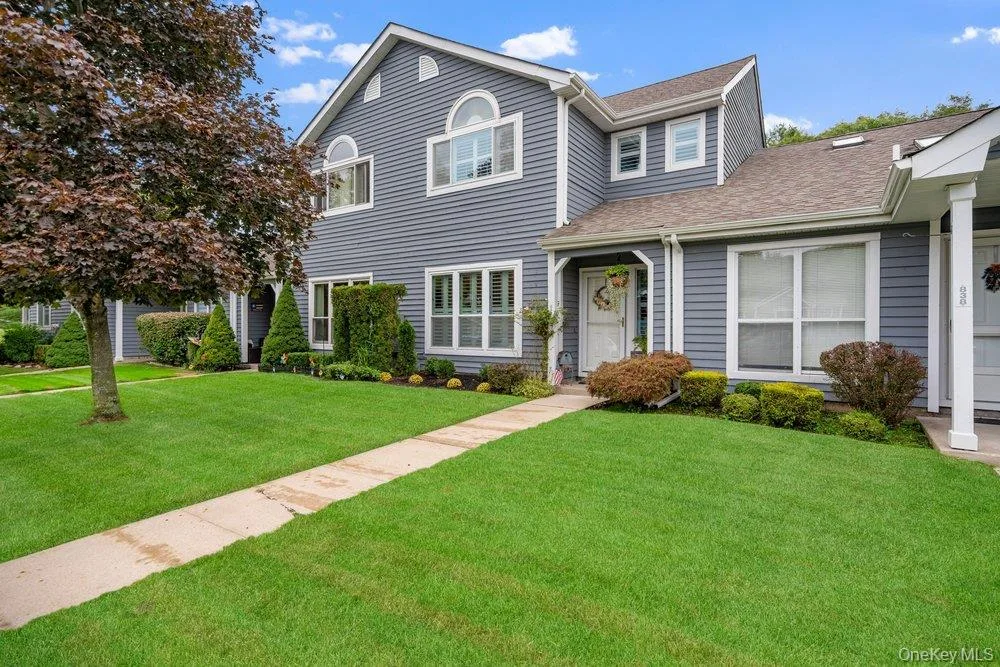 840 Birchwood Park Drive, Middle Island NY -- Birchwood at Spring Lake Condo for sale