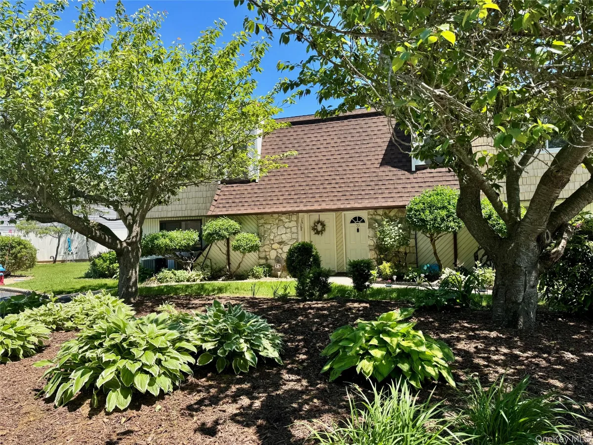 71 Pointe Circle #71, Coram NY -- North Isle Village Coop for sale