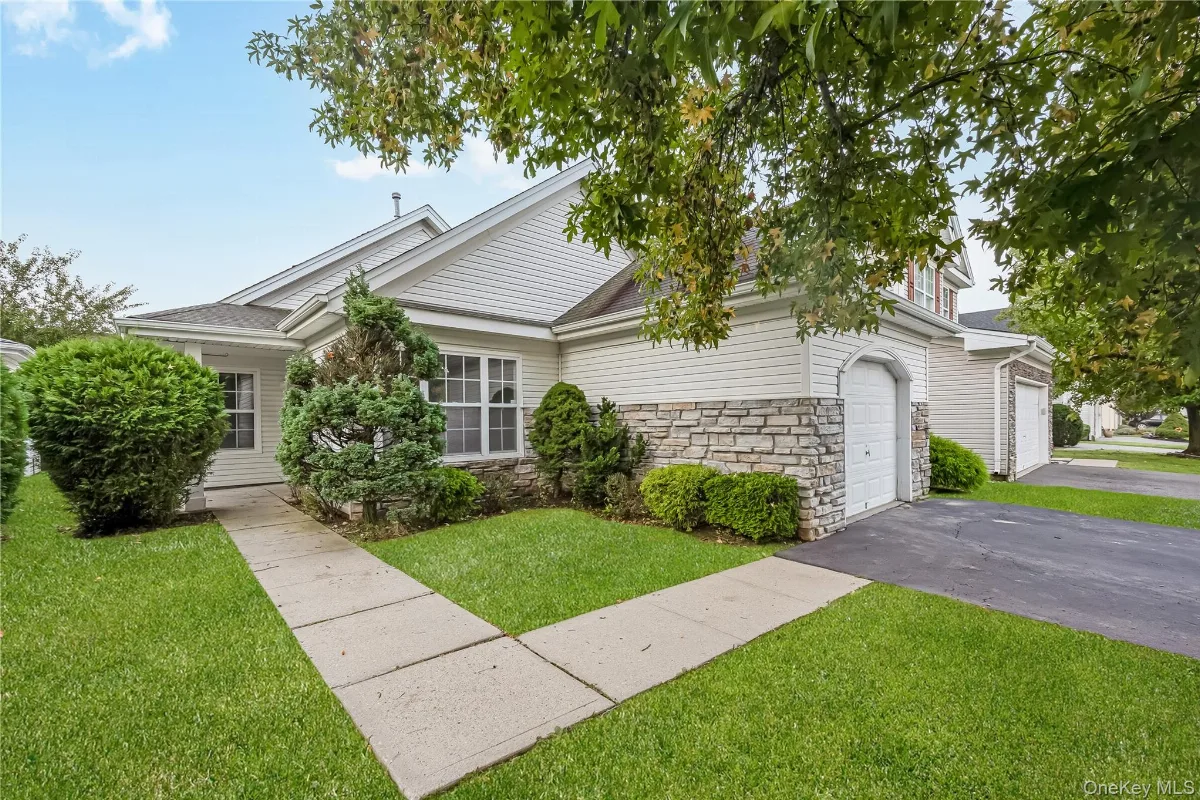 14 Sophia Drive, Middle Island NY -- Birchwood at Spring Lake Condo for sale