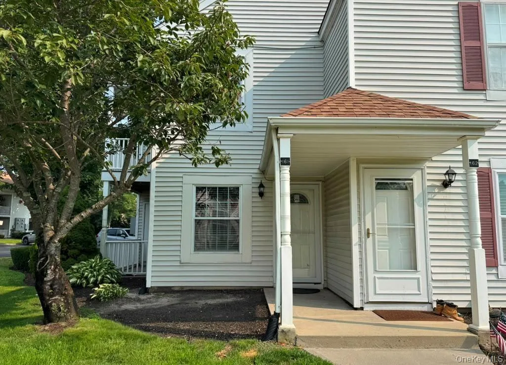 161 Fairview Circle, Middle Island NY -- Artist Lake Condo for sale