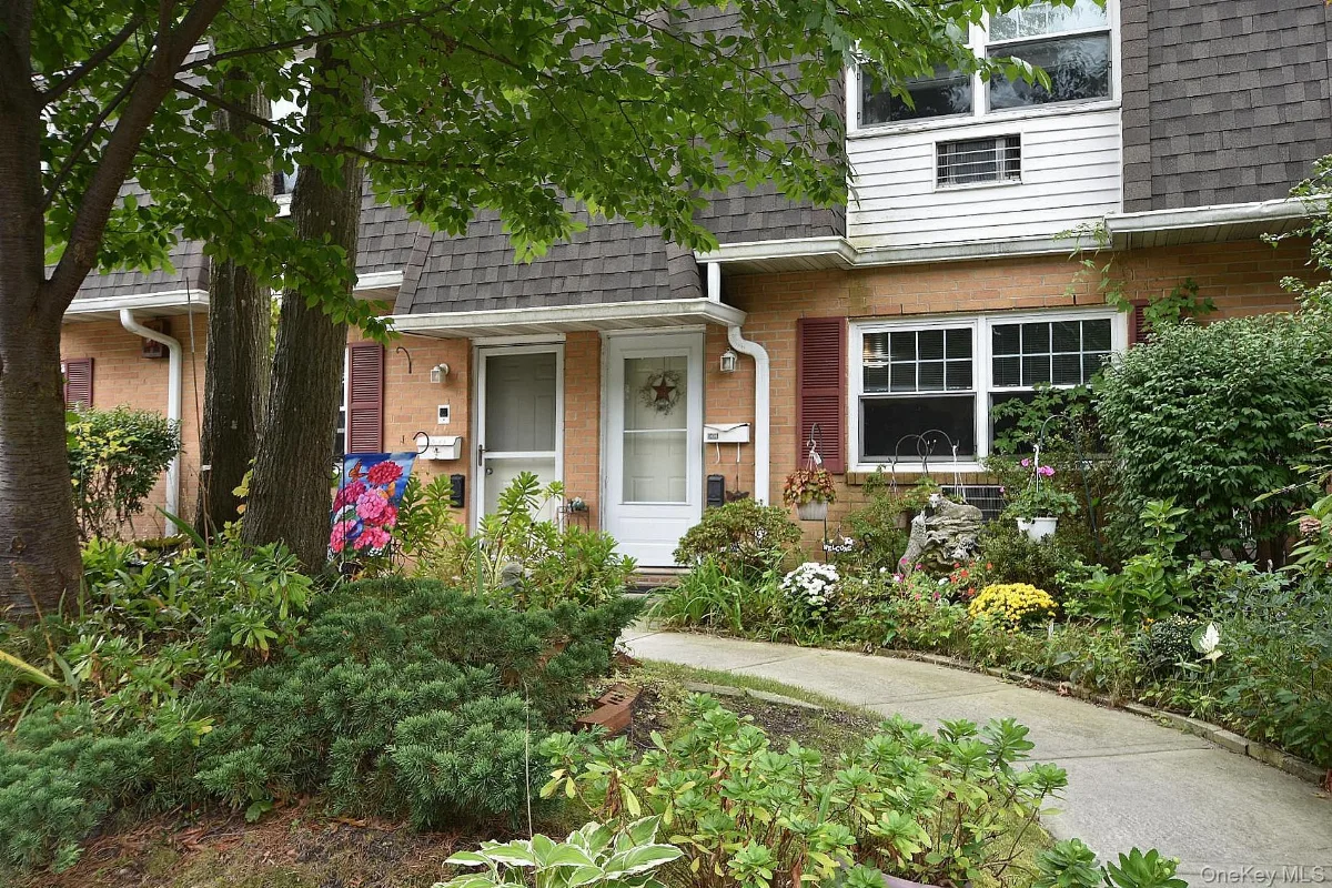 11 Glen Hollow Drive #D-64, Holtsville NY -- Birchwood Glen Coop for sale